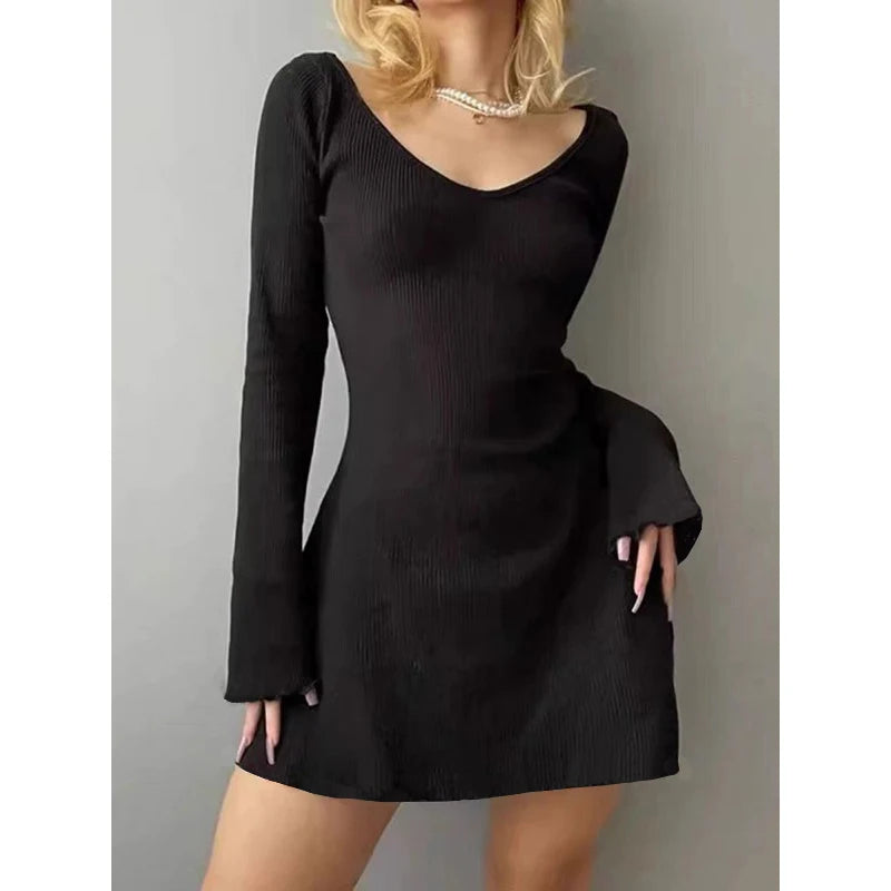 Robes élégantes et jolies pour femmes, nouvelle collection automne hiver, noire, Sexy, courte, col en V, manches longues, Slim, couleur unie, Mini robe