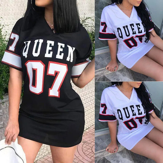 2023 neue Mode V-ausschnitt Königin Buchstaben Drucken Kleid Kurzarm Basketball Sportlichen Stil Sexy Lose Weibliche Kleidung Streetwear