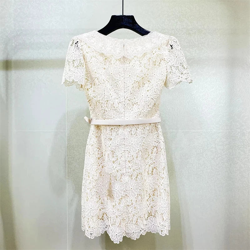 Robe à manches courtes en dentelle à col carré pour femmes, broderie au Crochet, haute qualité, mode y2k, ceinture à boutons en diamant, été