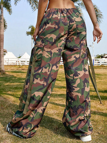 Y2K Street Tidal Flow Camo Print Klappentasche, seitlicher Kordelzug in der Taille, Cargo-Fallschirmhose, verstellbare Bündchen