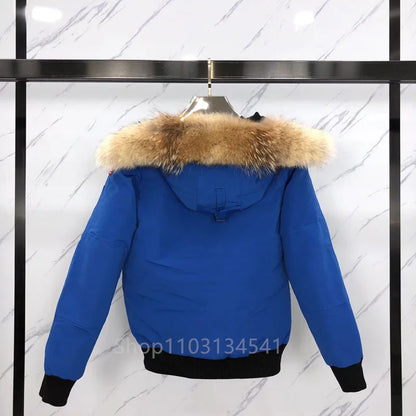 Classique femmes canadiennes CG Chilliwacks Parka duvet d'oie veste d'extérieur manteau coupe-vent court Bomer vraie fourrure de Coyote