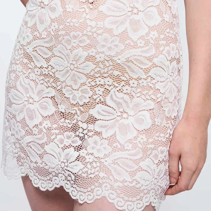 Robe Sexy suspendue au cou pour femmes, avec Perspective de tempérament à la mode, jupe courte en dentelle, Style doux et épicé, robe de soirée