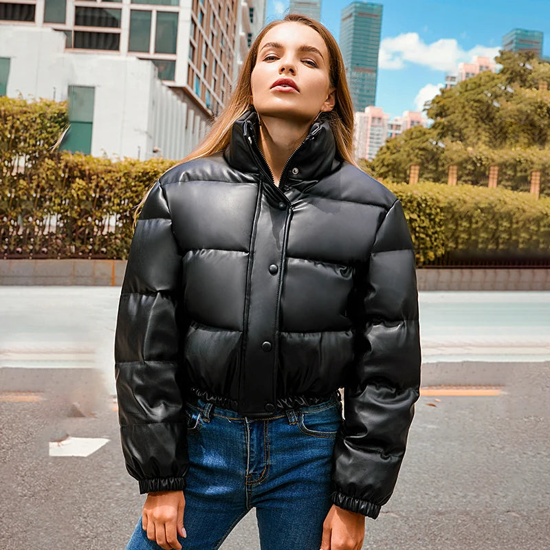 Veste bouffante courte et épaisse pour femme, parka en cuir PU noir, manteau élégant avec fermeture éclair, en coton rembourré, style rock, hiver 2023