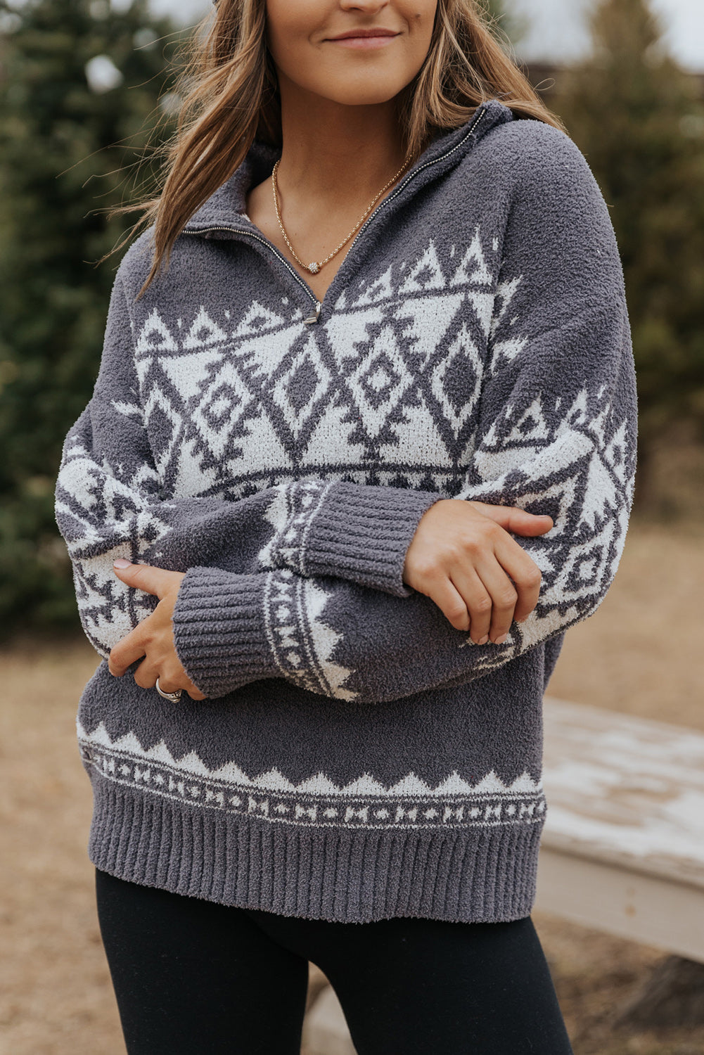 Grauer, geometrisch bedruckter Western-Pullover mit Viertelreißverschluss