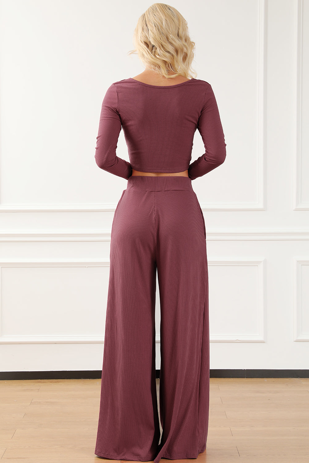 Ensemble haut court et pantalon long côtelé de couleur unie noir