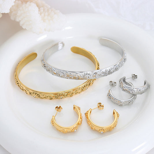 18K gold embossed star and moon pattern inlaid zircon design bracelet and earrings set