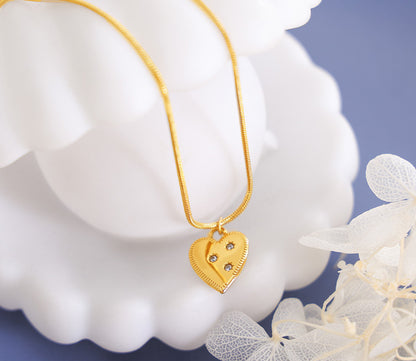 18K gold light luxury and noble love necklace with diamond design and simple style