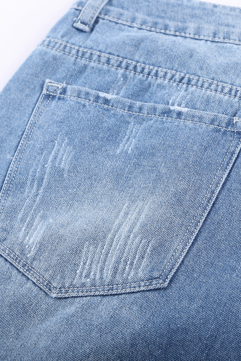 Jeansshorts in Distressed-Optik mit gerolltem Saum in Himmelblau