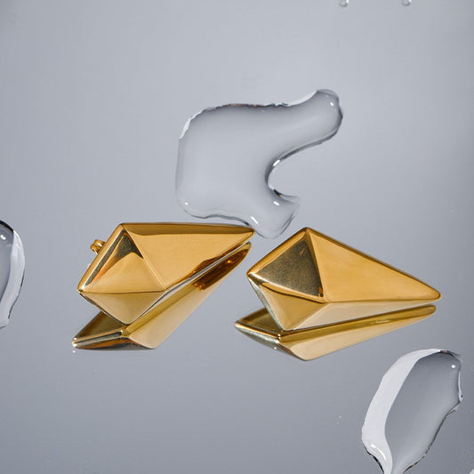 Klassische, schlichte Ohrringe im Rautendesign aus 18-karätigem Gold