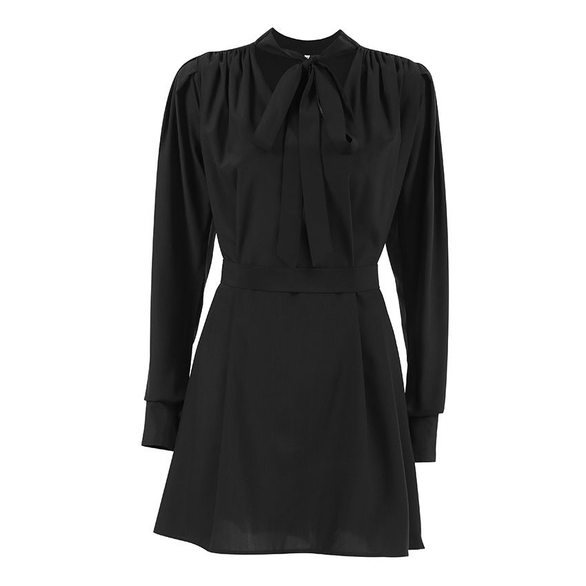 Robe noire élégante à lacets à la taille, style Hepburn, col en V, manches bouffantes