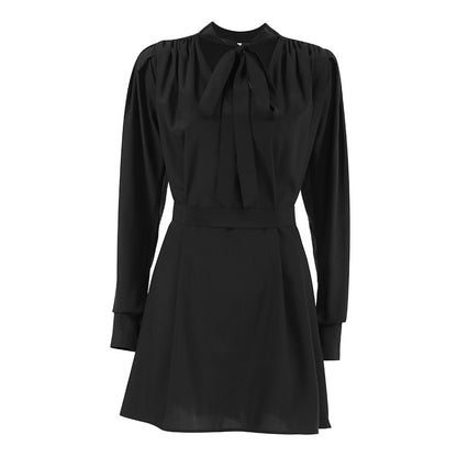 Robe noire élégante à lacets à la taille, style Hepburn, col en V, manches bouffantes