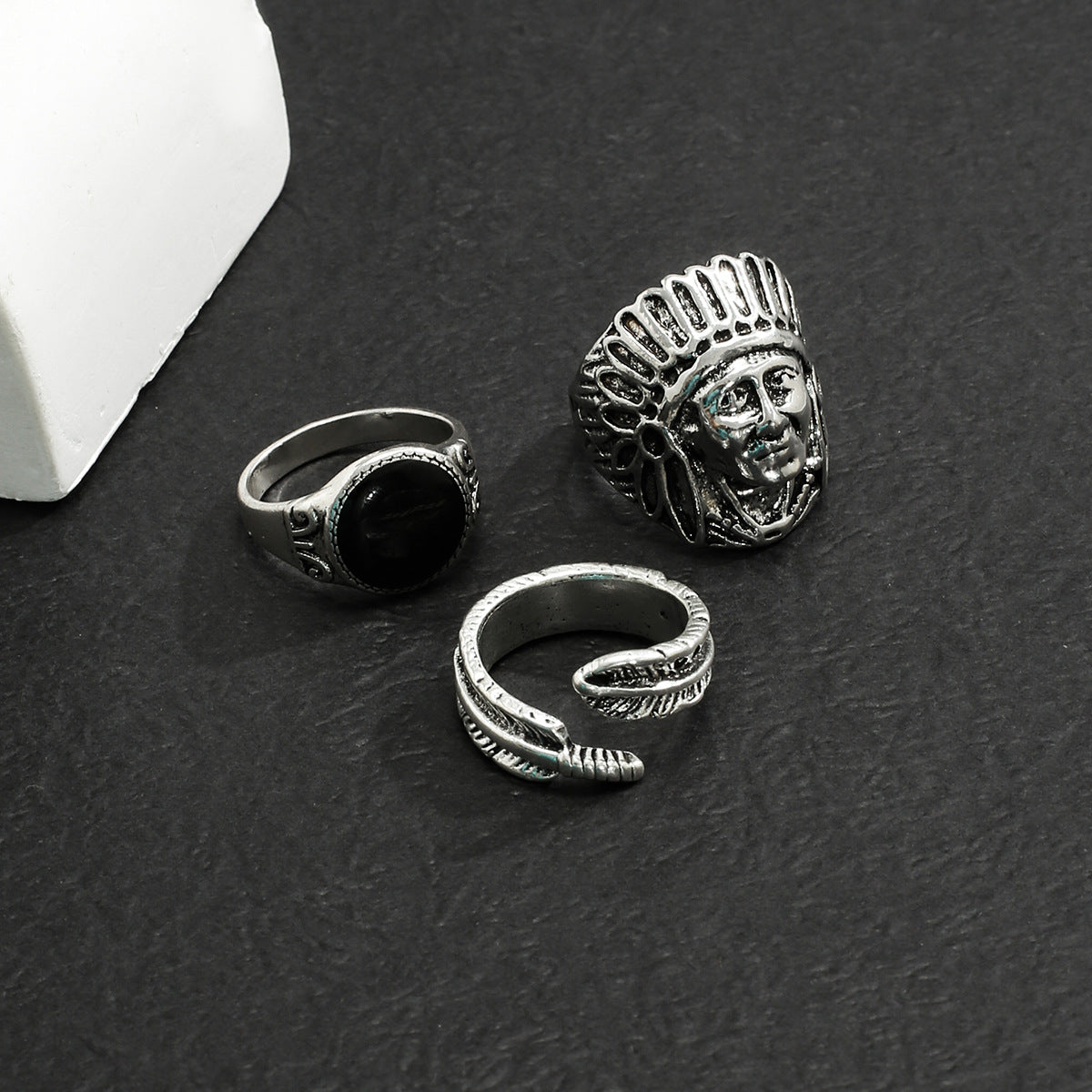 Modischer und personalisierter vielseitiger Ring mit indischem Kopf/Feder/rundem Design