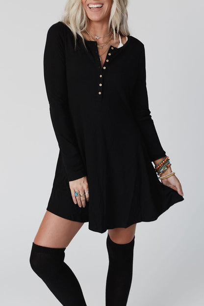 Mini-robe Henley noire à manches longues et couleur unie