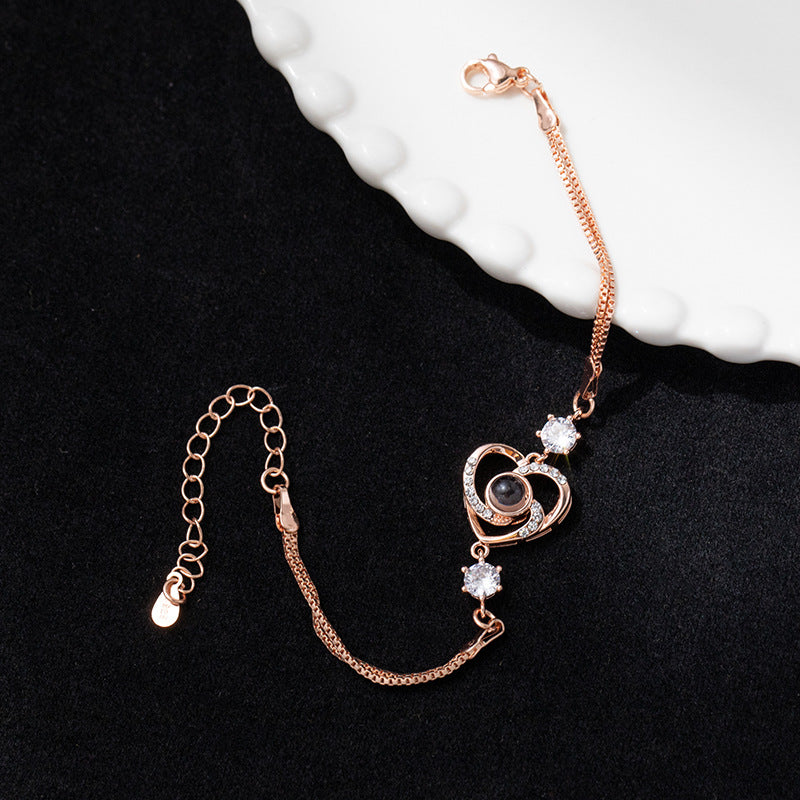 Luxurious and elegant rotating heart-shaped diamond projection bracelet