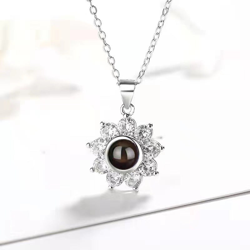 Exquisite and Fashionable Sunflower Diamond Projection Necklace