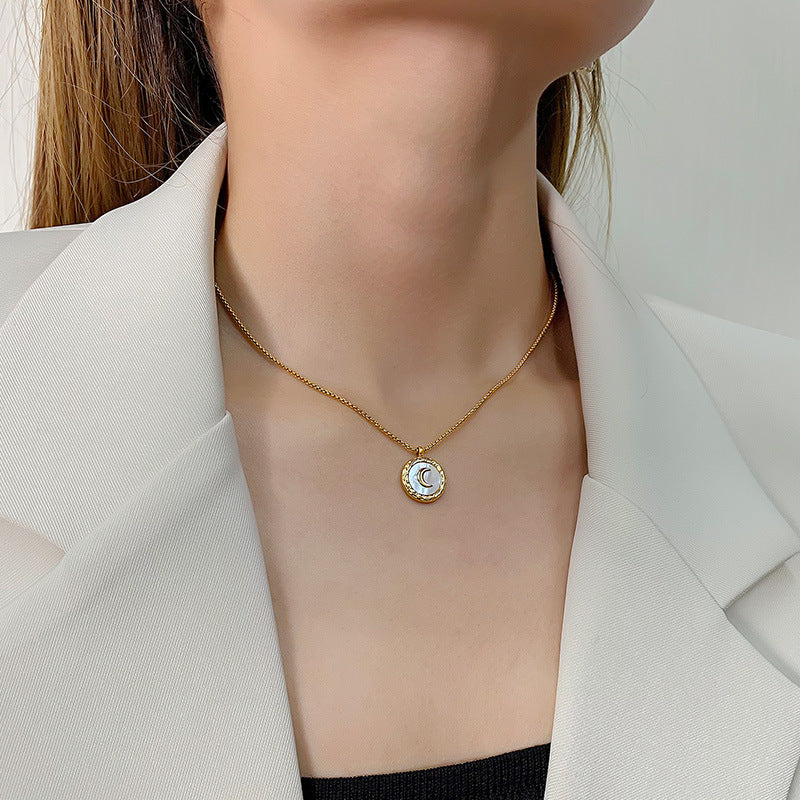 18K gold fashionable simple round shape versatile necklace with moon design