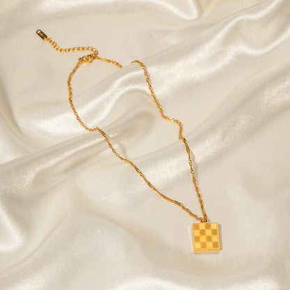 18K Gold Fashion Vintage Square Checkerboard Design Pendant Necklace