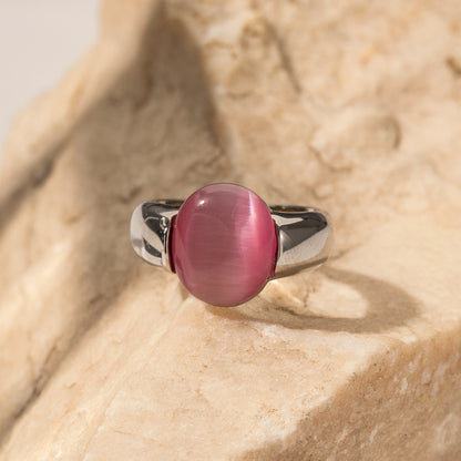 Bague ovale noble en or 18 carats incrustée d'oeil de chat rose