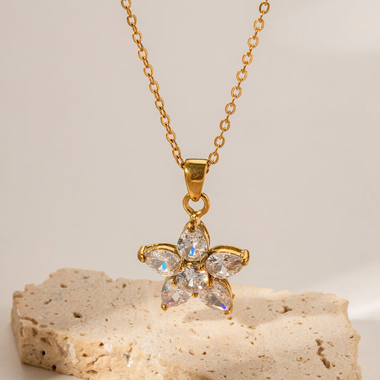 18K Gold Exquisite Dazzling Five Petal Flower Inlaid White Zircon Design Versatile Pendant Necklace