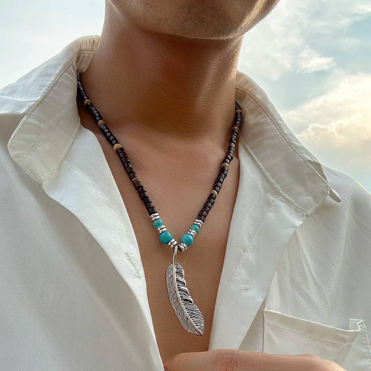 Collier pendentif en perles de bois mosaïque et turquoise avec plumes, exquis et tendance