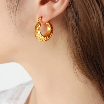 18K gold classic simple C-shaped earrings with embossed design and light luxury style