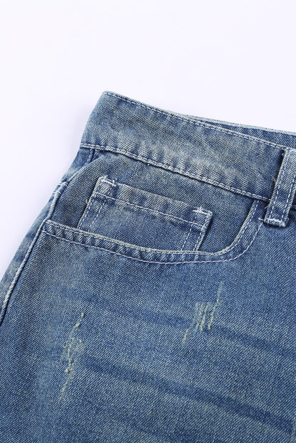 Jeansshorts in Distressed-Optik mit gerolltem Saum in Himmelblau