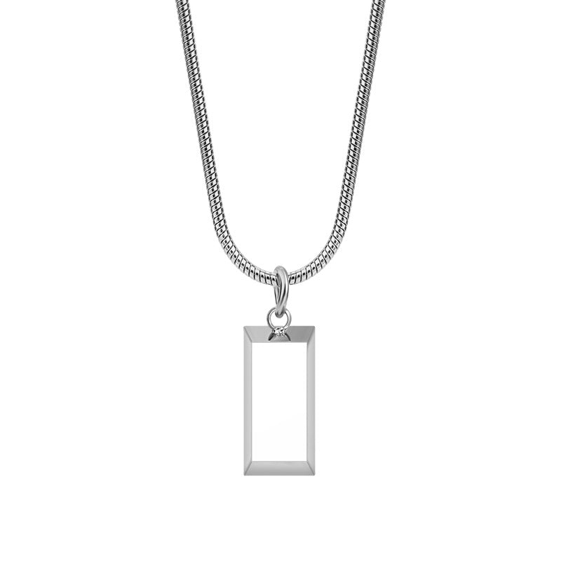 Collier pendentif minimaliste en brique argentée de style froid