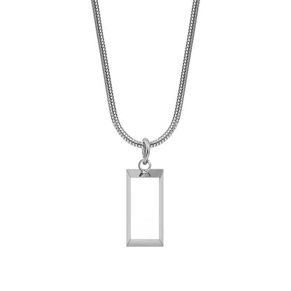 Collier pendentif minimaliste en brique argentée de style froid