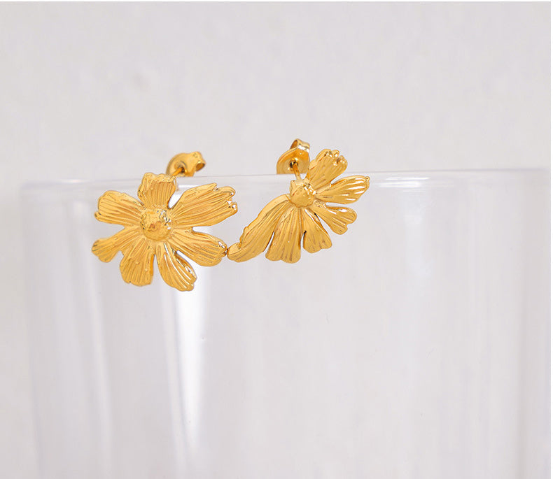 18K Gold Exquisite Trendy Daisy Design Simple Style Earrings