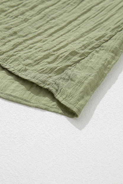 Strukturierte Bluse mit V-Ausschnitt und flatternden Ärmeln in Meadow Mist Green