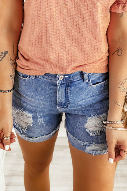 Jeansshorts in Distressed-Optik mit gerolltem Saum in Himmelblau