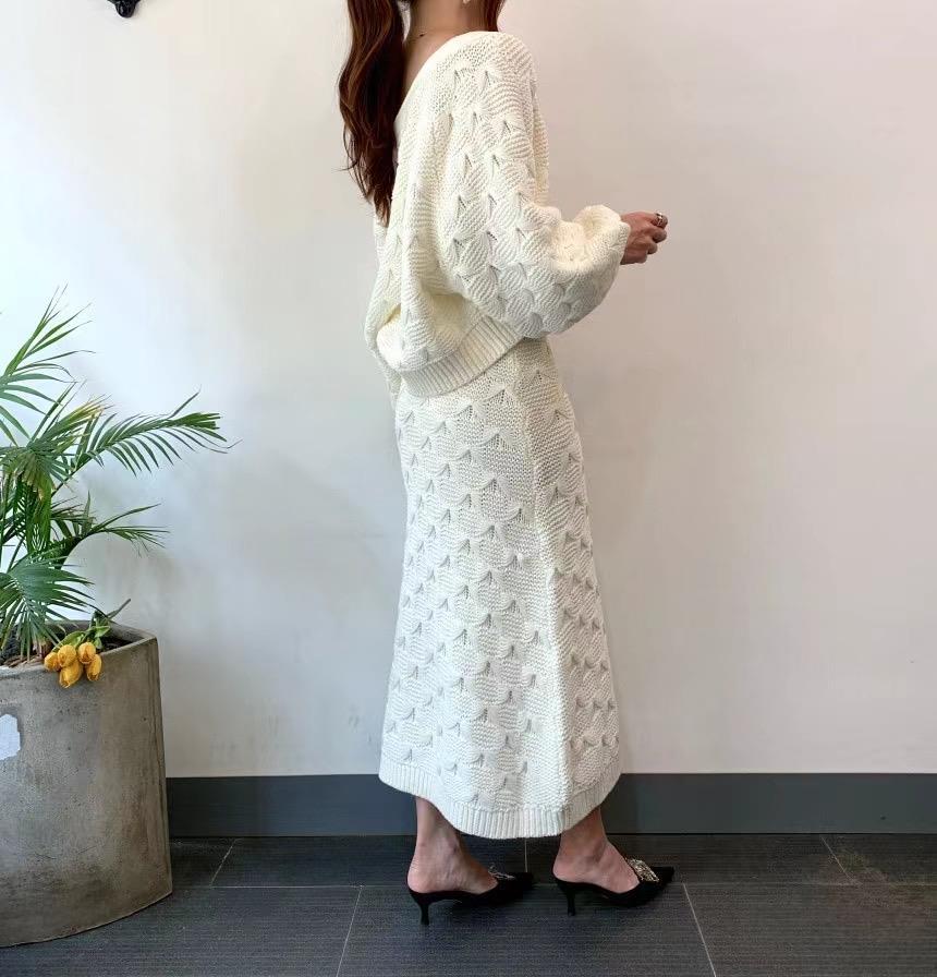 Einreihiger Anzug mit Strickjacke und Mantel mit Laternenärmeln