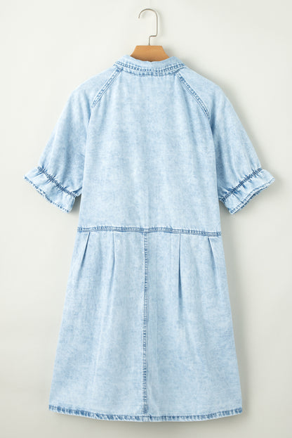 Robe en jean boutonnée à manches courtes et à volants délavé minéral Beau Blue