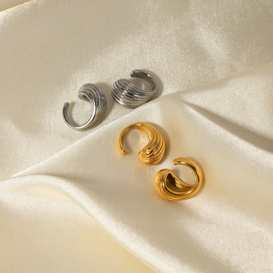 Klassische tropfenförmige Retro-Ohrringe aus 18-karätigem Gold mit Streifendesign