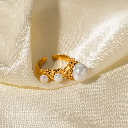 18K Gold Exquisite Noble Inlaid Pearl Open Design Ring