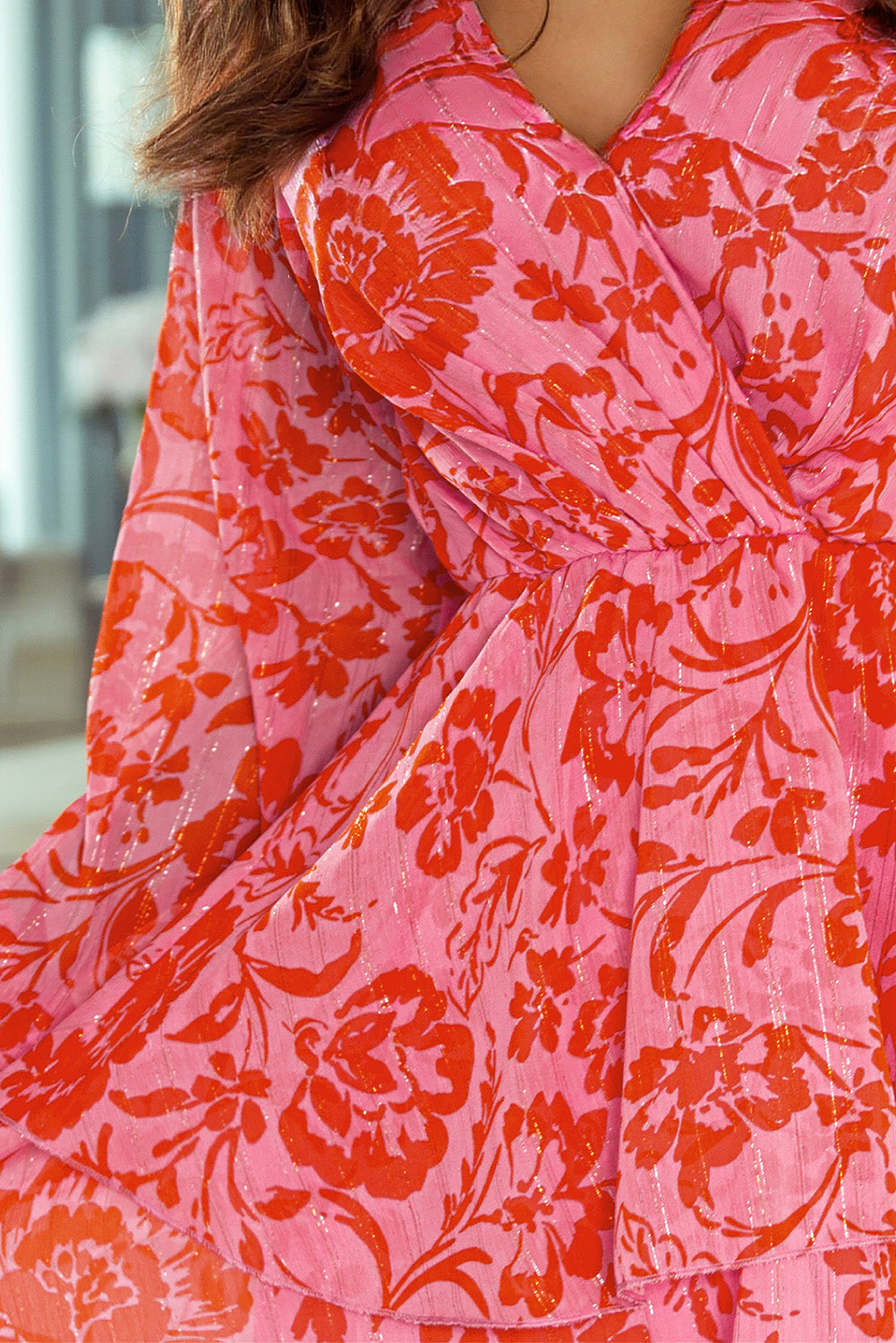 Robe surplis à manches bouffantes superposées à volants floraux rouge ardent