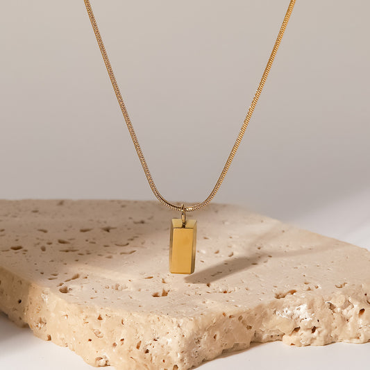 18K gold light luxury fashion fine chain with three-dimensional rectangular brick design pendant necklace