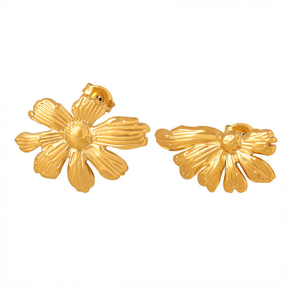 18K Gold Exquisite Trendy Daisy Design Simple Style Earrings