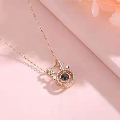 Collier rond de mode exquis avec projection de diamants de cerf