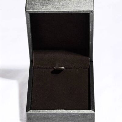 Ring aus 925er Sterlingsilber mit eingelegtem Moissanit