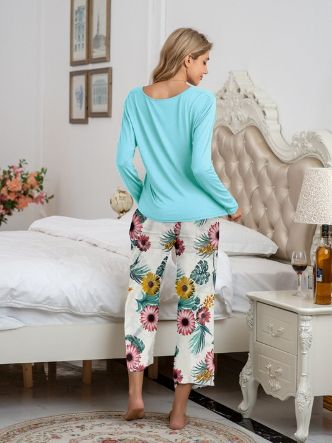 Lounge-Set aus Oberteil mit Rundhalsausschnitt und bedruckter Hose