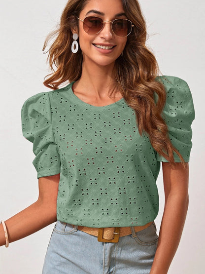 Blouse à œillets et col rond à manches bouffantes