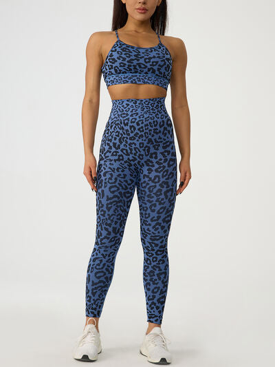 Active-Set mit Leoparden-Crosscross-Top und Leggings