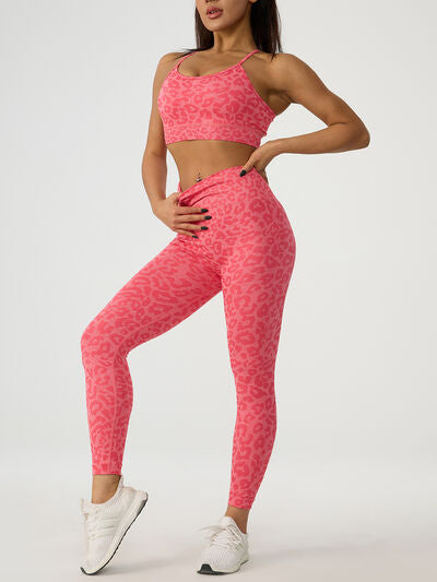 Active-Set mit Leoparden-Crosscross-Top und Leggings