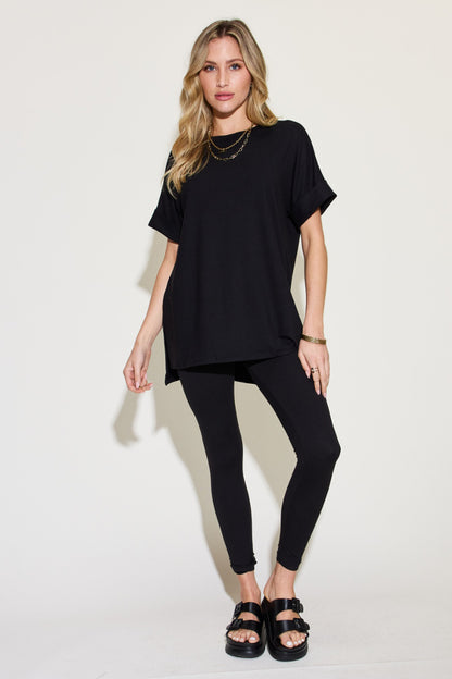 Zenana Lounge-Set aus kurzärmligem T-Shirt mit Schlitz und Leggings in Übergröße