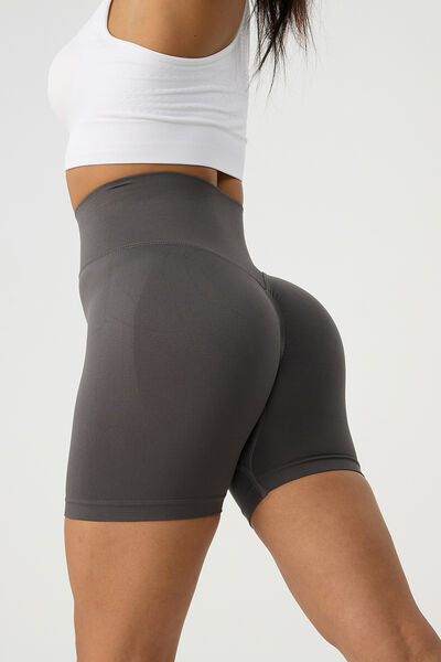 Aktive Shorts mit hoher Taille und breitem Bund
